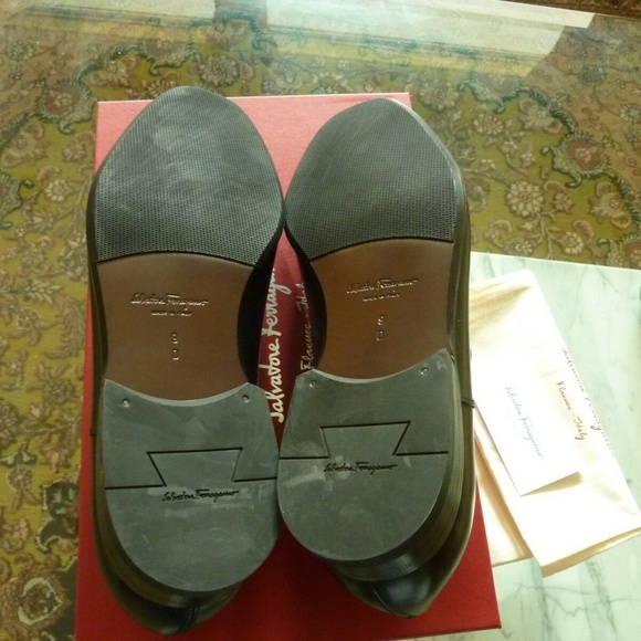 $695 SALVATORE FERRAGAMO Men\'s 9.0D Black Loafers main image 4